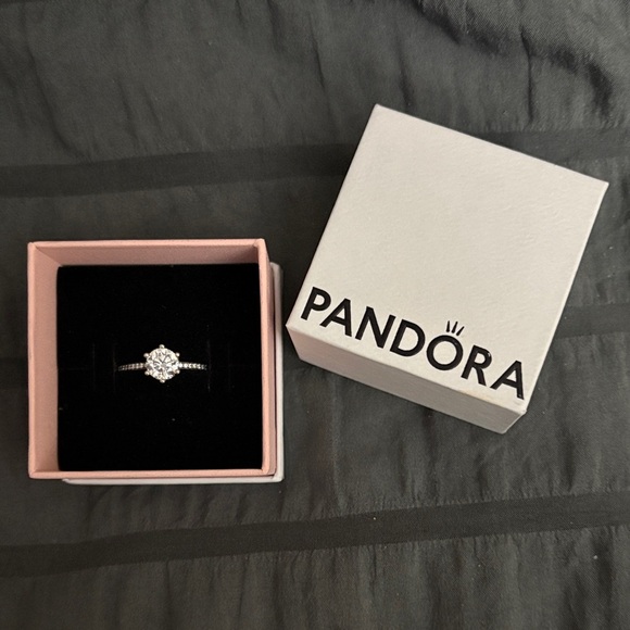 Pandora Silver Ring with Clear Gemstone - Picture 1 of 6